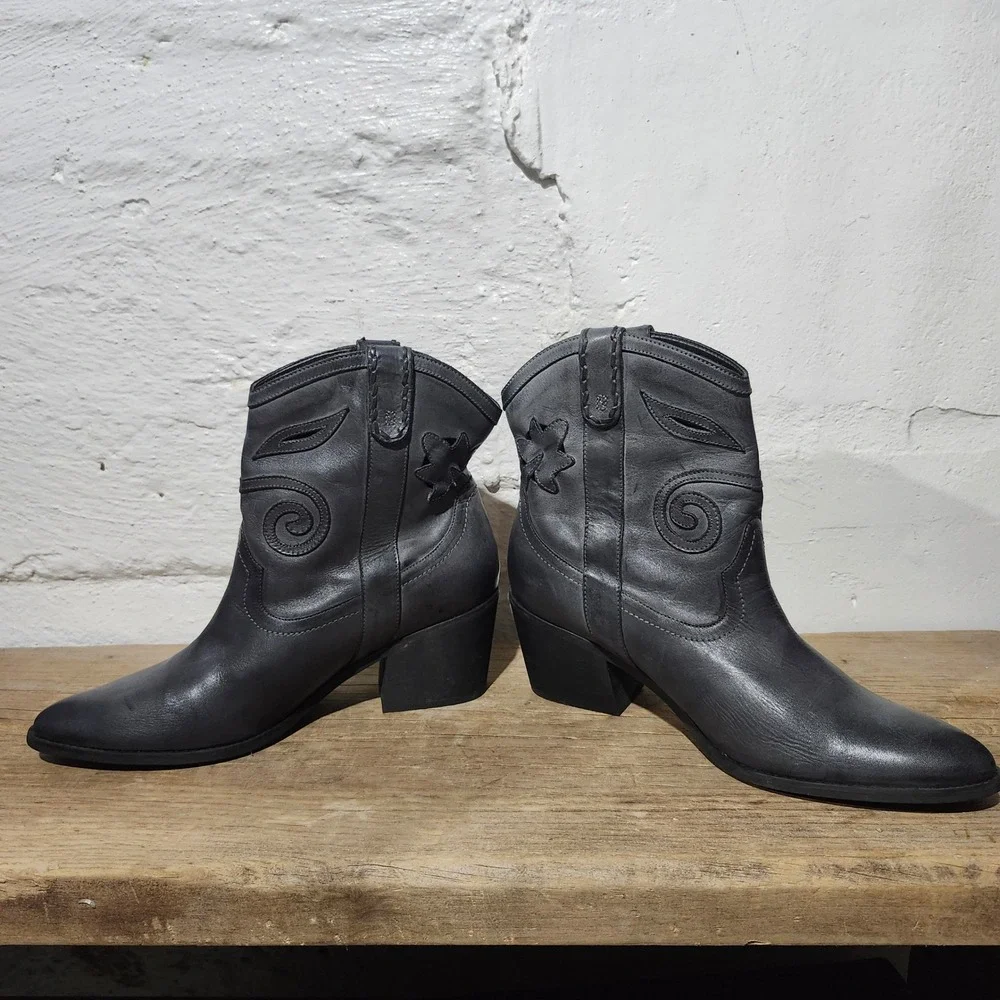 Austin Black Leather Western Ankle Boots Floral Embroidery Pointed Toe Size 11M